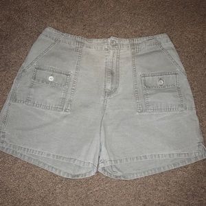 Safari green shorts 🦒💚